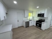 Photo - 618-620 W 6th St Apartment Unit 618