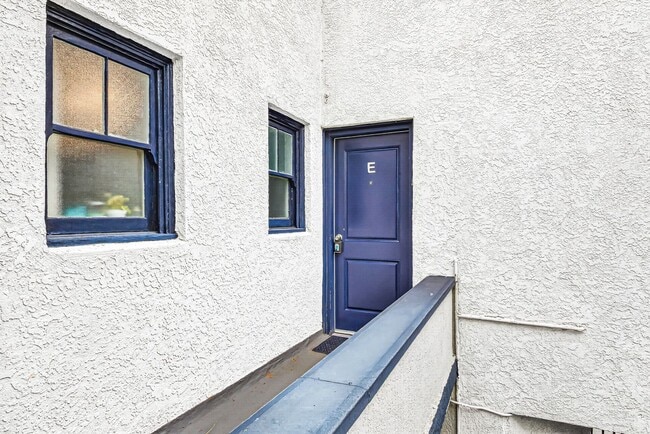 Photo - 405 W 3rd St Unit E