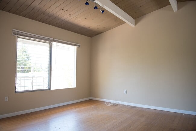 Photo - 121 W Arrellaga St Unit 005