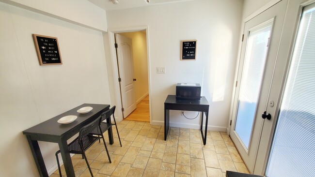 Photo - 2206 Deepgrove Ave