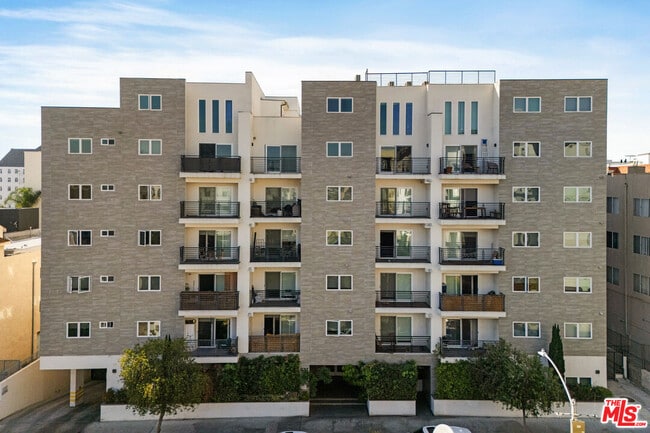 Photo - 837 S Harvard Blvd Unit 302