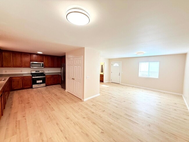 Photo - 762 W 21st St Unit 2