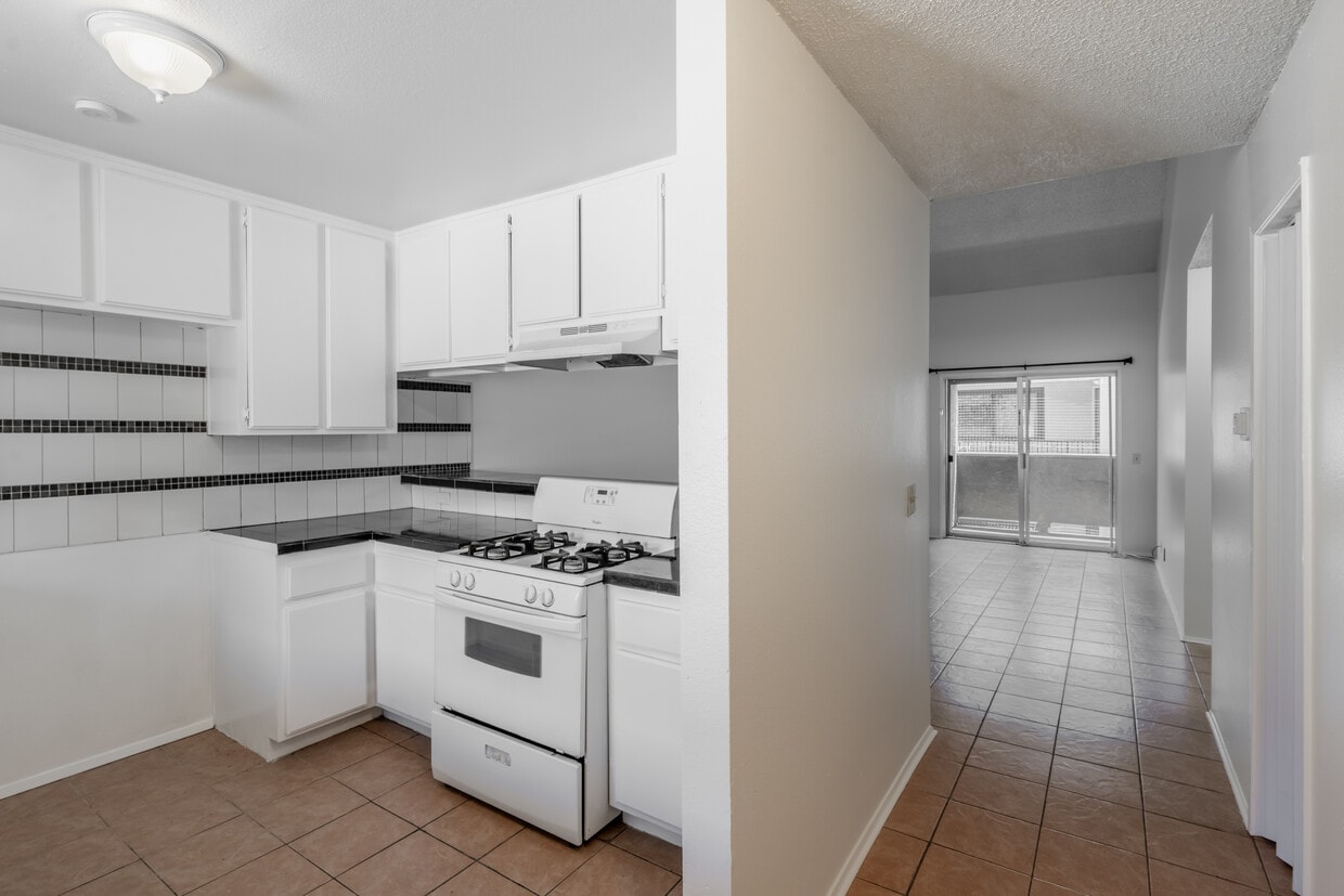 3D Tour - 744 Rose Ave Apartments