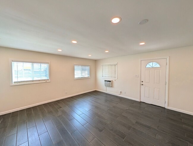 Photo - 5207-5209 Cartwright Ave. Unit 5207