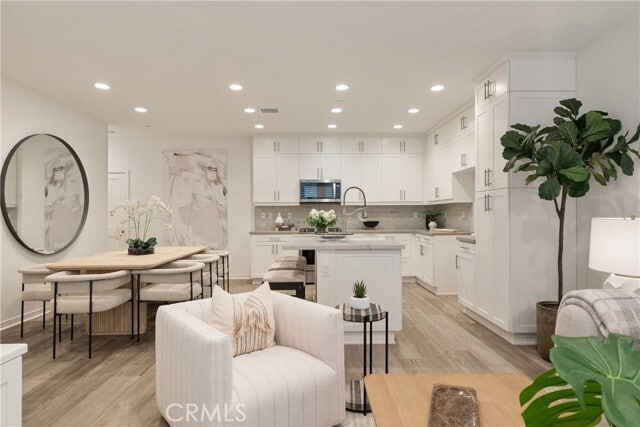 Building Photo - 118 High Mdw