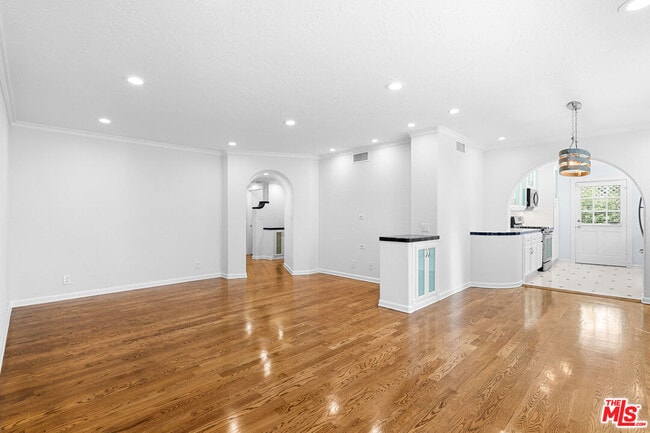 Photo - 910 N Alfred St Unit 1