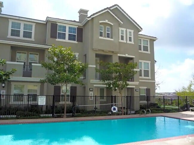 Building Photo - Charming 4 bedroom 4 bathroom in heart of ... Rental