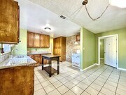 Photo - 1122 E 60th St House