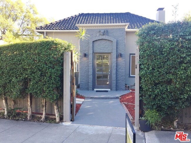 Building Photo - 8538 W Knl Dr