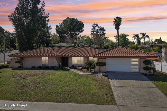 Photo - 1500 Country Club Dr