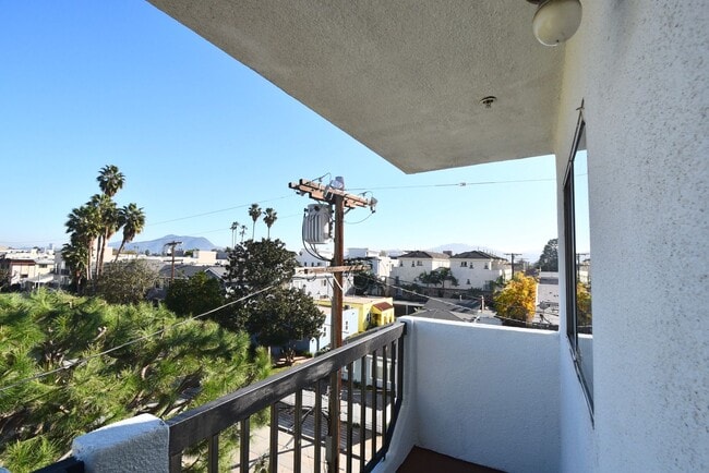 Photo - 5002 Tujunga Ave Unit 303