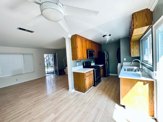 Building Photo - 8452 El Arroyo Dr Unit #32