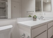 2BR, 2BA - 889 SF - Midvale Court Apartments Westwood