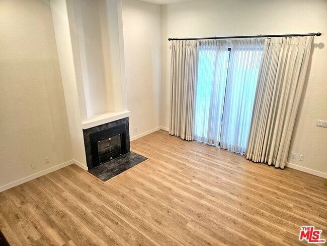 Photo - 10201 Mason Ave