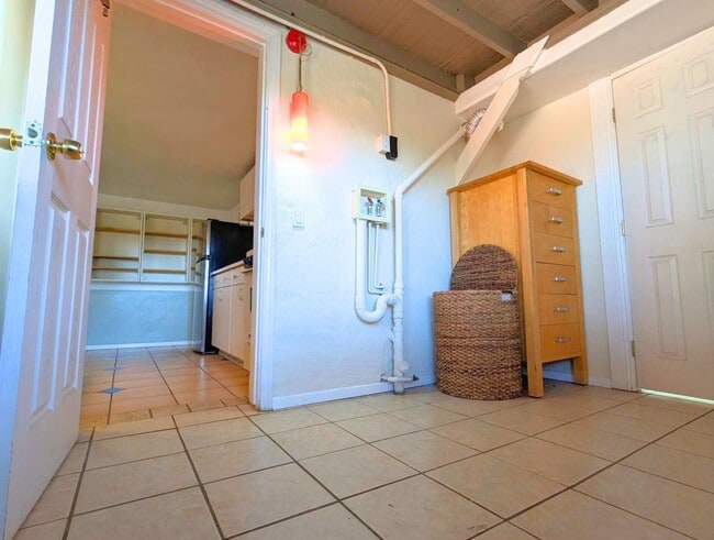 Photo - 5831 Adelaide Ave