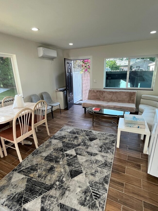 Photo - 5955 Vanalden Ave