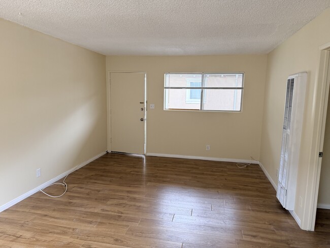 Living Room - 2608 Vanderbilt Ln Unit #6