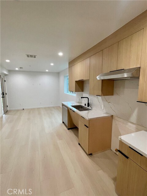 Photo - 611 W 41st Pl Unit 1/4