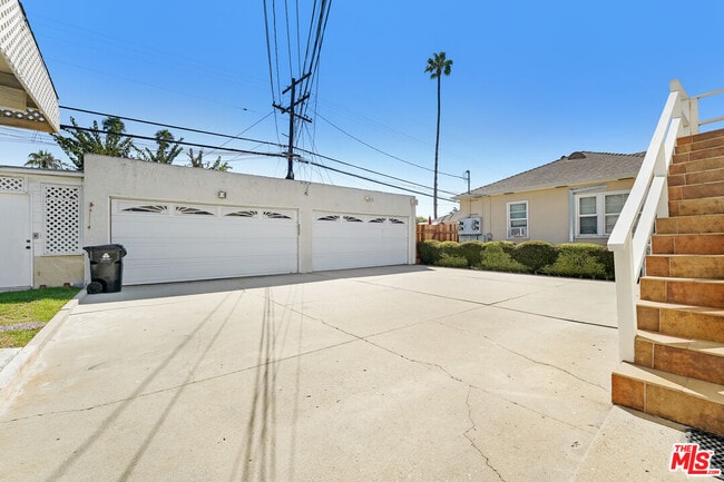 Photo - 1428 S Genesee Ave