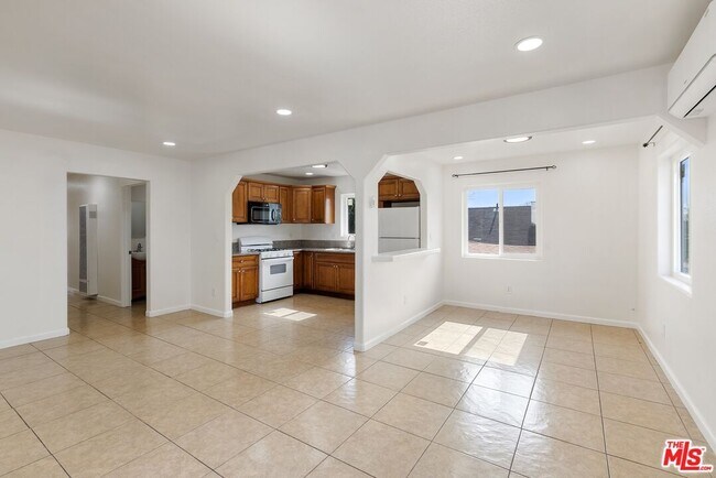Photo - 145 E Gage Ave