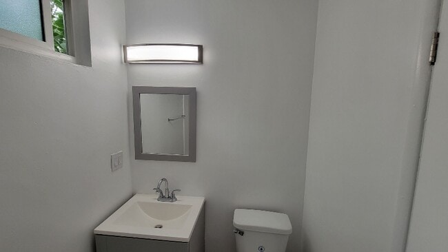 Photo - 15546 Vanowen St