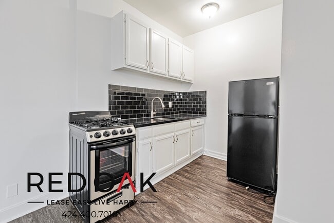 Building Photo - 744 Beacon Ave Unit 209