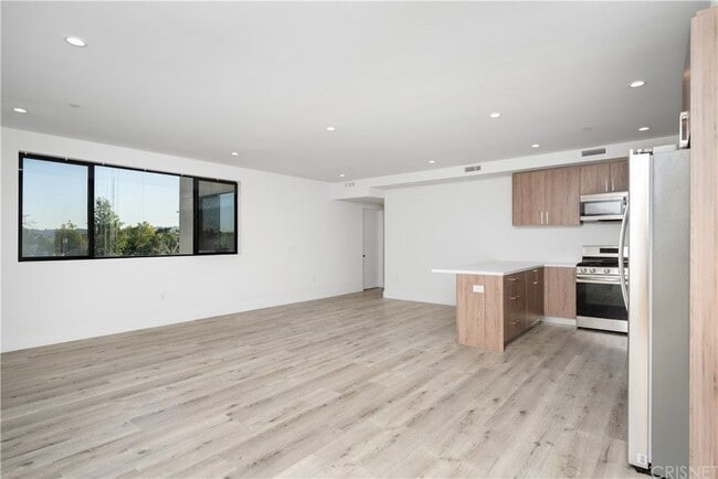 Photo - 5923 Laurel Canyon Blvd