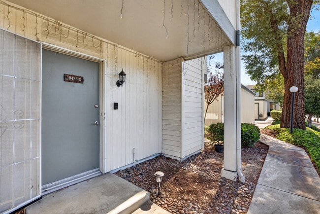 Building Photo - 10475 Newhome Ave