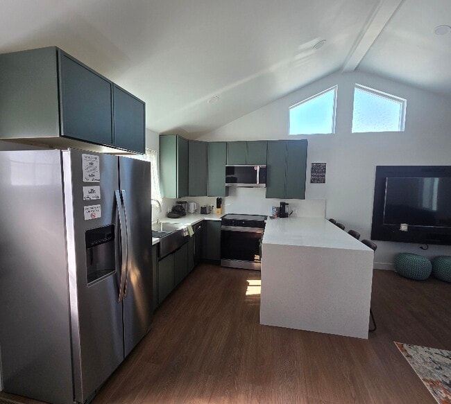 Photo - 6611 Winnetka Ave