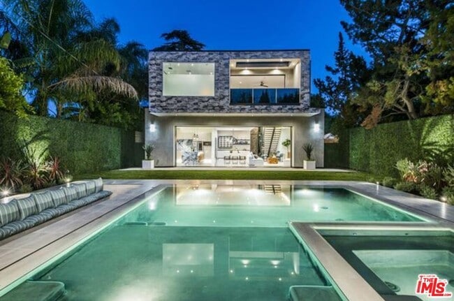 Photo - 11241 Blix St