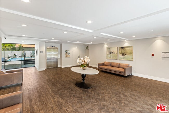 Building Photo - 12115 San Vicente Blvd Unit 309