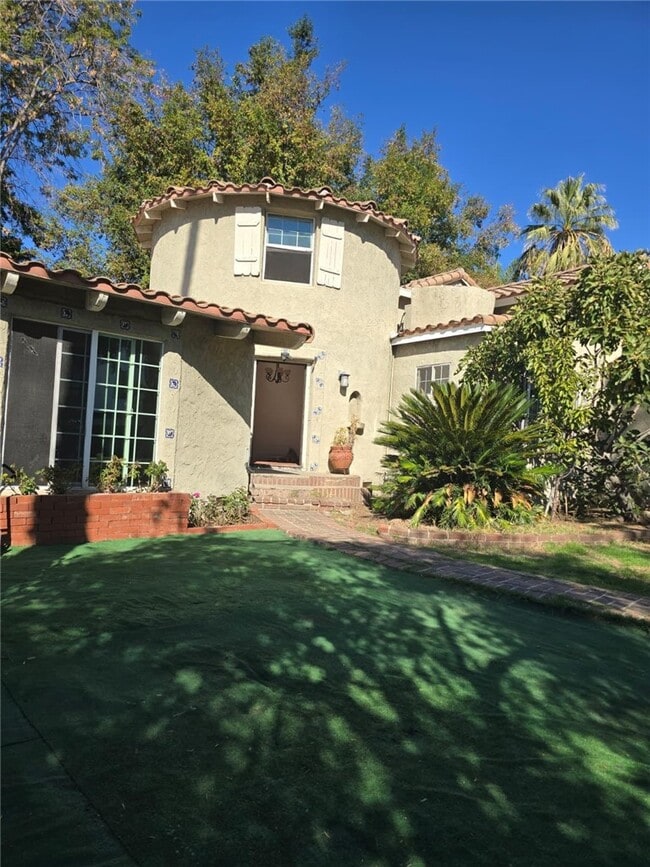 Building Photo - 558 N Lark Ellen Ave