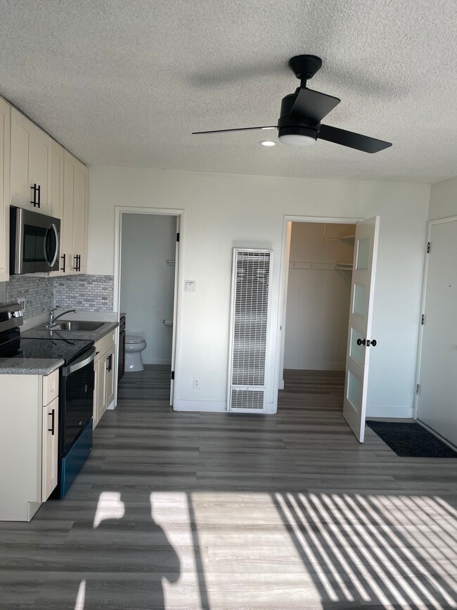 Photo - 305 E Plymouth St Unit A