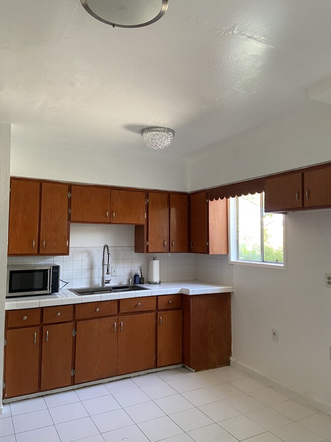 Building Photo - 8127 White Oak Ave Unit Guesthouse