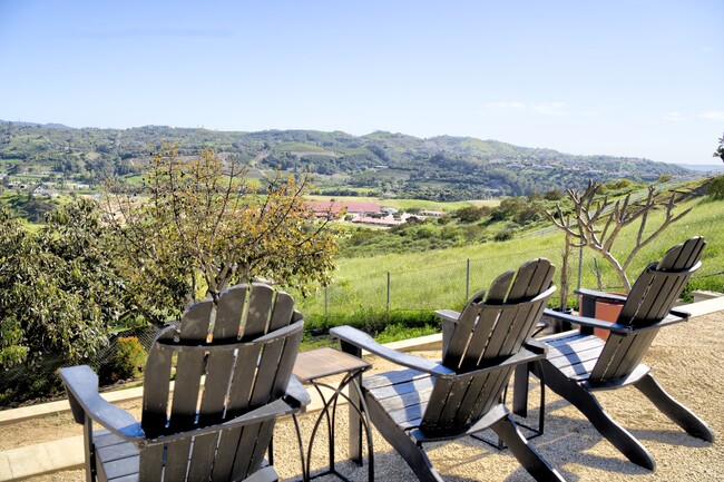 Lounging area to enjoy the Bonsall Views - 5935 Redondo Dr
