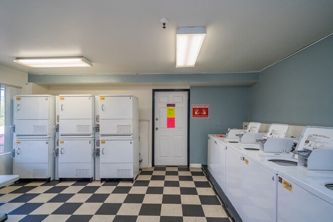 Photo - Chateau Regent Apartments