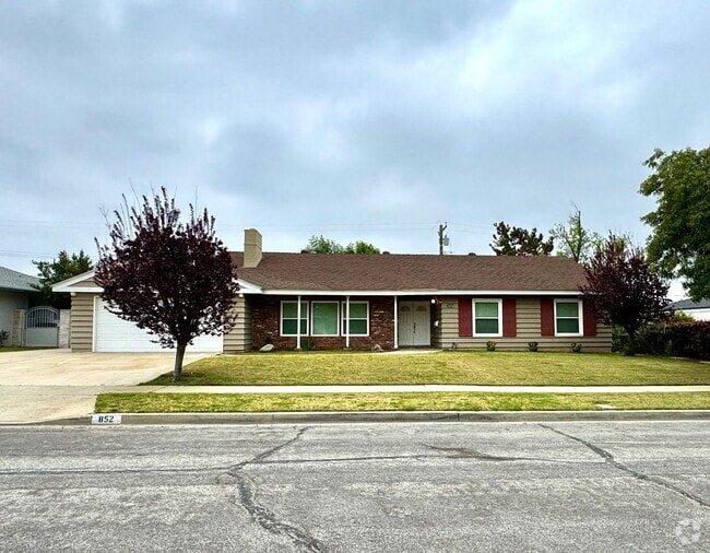 Building Photo - Coming June 2025 – Prime Claremont Location! Rental