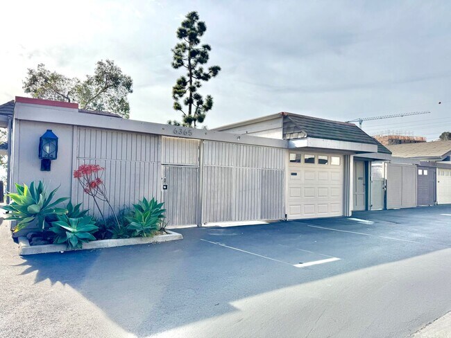 Photo - Mid-Century Townhome in Fashion/Mission Valley WEST! 3bd/2ba, garage, laundry, VIEW!