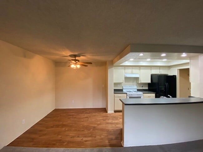 Photo - 12635 Main St