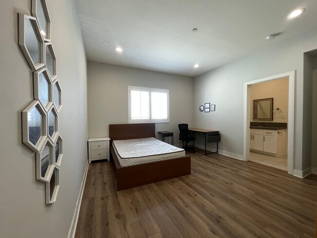 Photo - 2013 Raymond Ave Unit 2013 Raymond Ave-3B3B