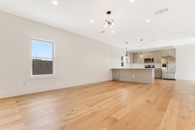 Photo - Huge (1,500 square feet) 2 bed, 2.5 bath in Lincoln Heights with parking, in-unit laundry and pri... Unit 2817 Griffin Ave