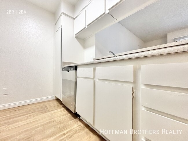 Photo - 10346 Commerce Ave Unit 9