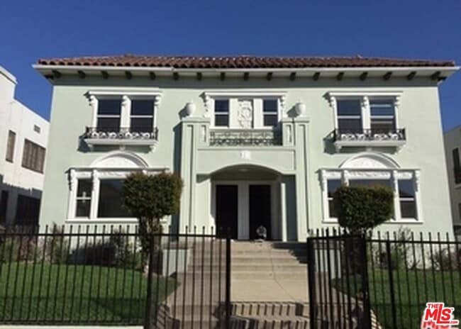 Building Photo - 202 S Berendo St Unit 202 1/2