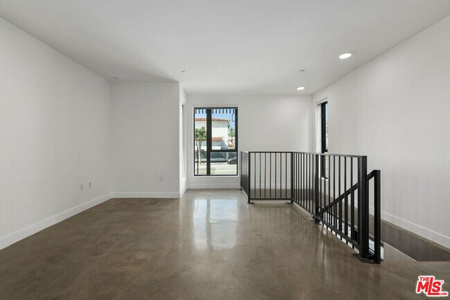 Photo - 1250 N Fairfax Ave Unit 206