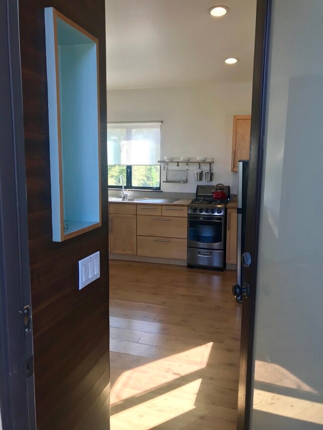 entry vestibule - 1072 Amoroso Pl Unit 1072 Amoroso Place