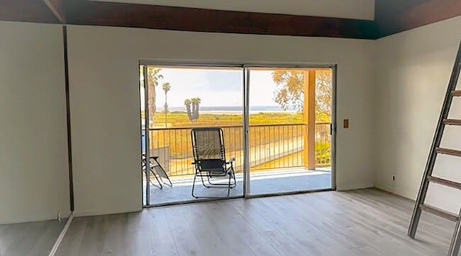 Three minutes from the beach! - Three minutes from the beach! House