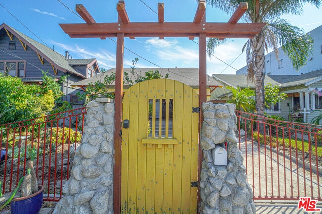 Photo - 2230 Inez St