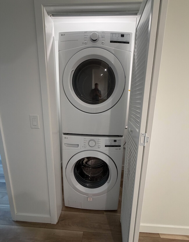 Washer/Dryer - 10934 Peach Grove St