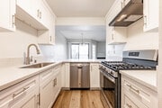 2BR, 2BA - 966SF - Kitchen - 2 Bed, 2 Bath Apartment in Paramount