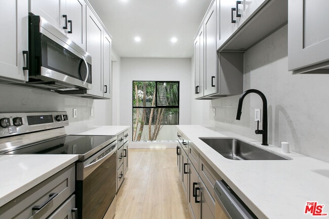 Photo - 7229 Willoughby Ave Unit 15